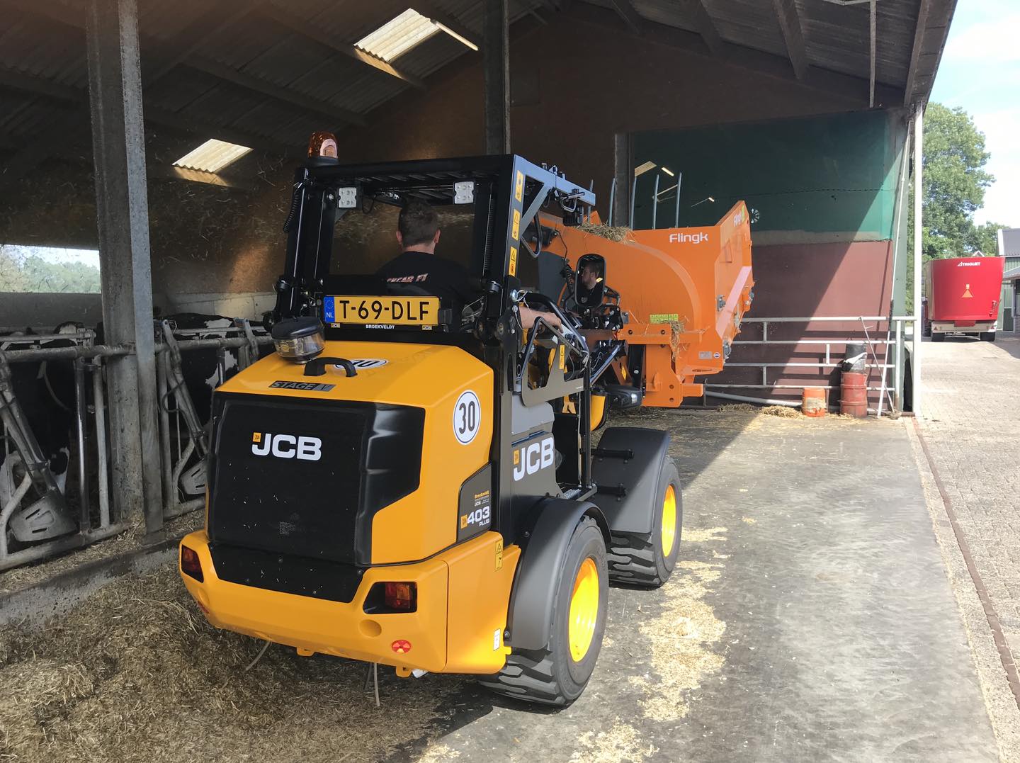 Nieuwe JCB 403 PLUS Afgeleverd Aan MTS Polling In EELDE JCB Broekveldt