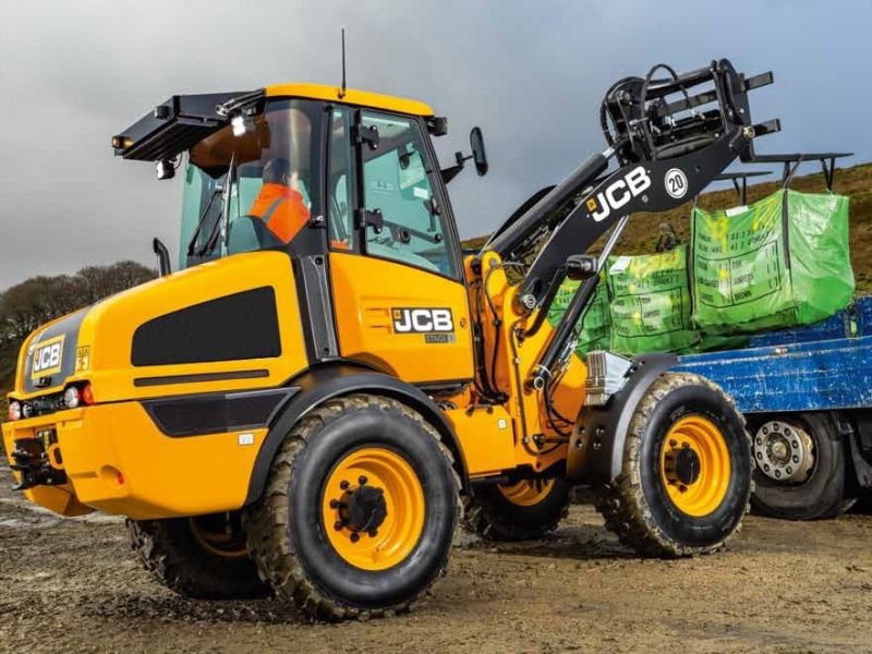 JCB 407 shovel 1