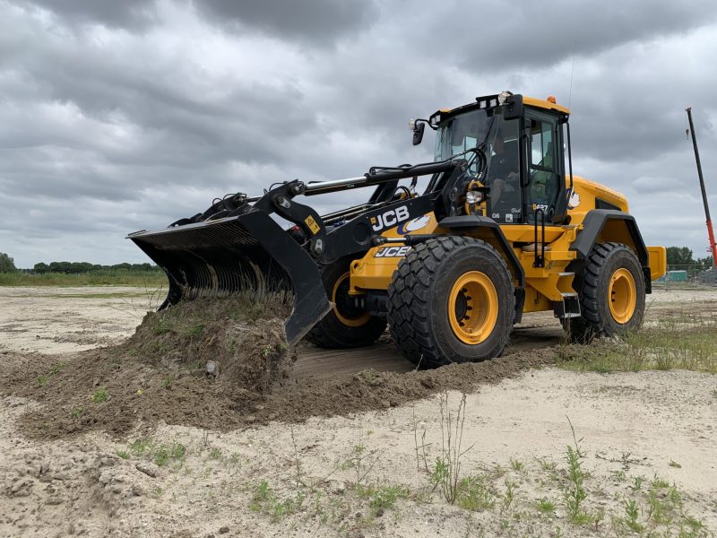 JCB 427 shovel 1