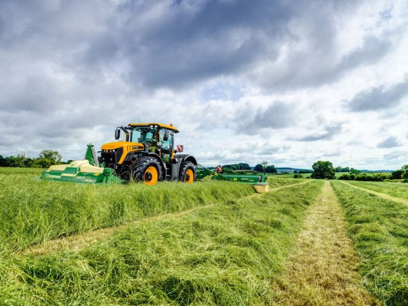 JCB FASTRAC 4220 iCON 1